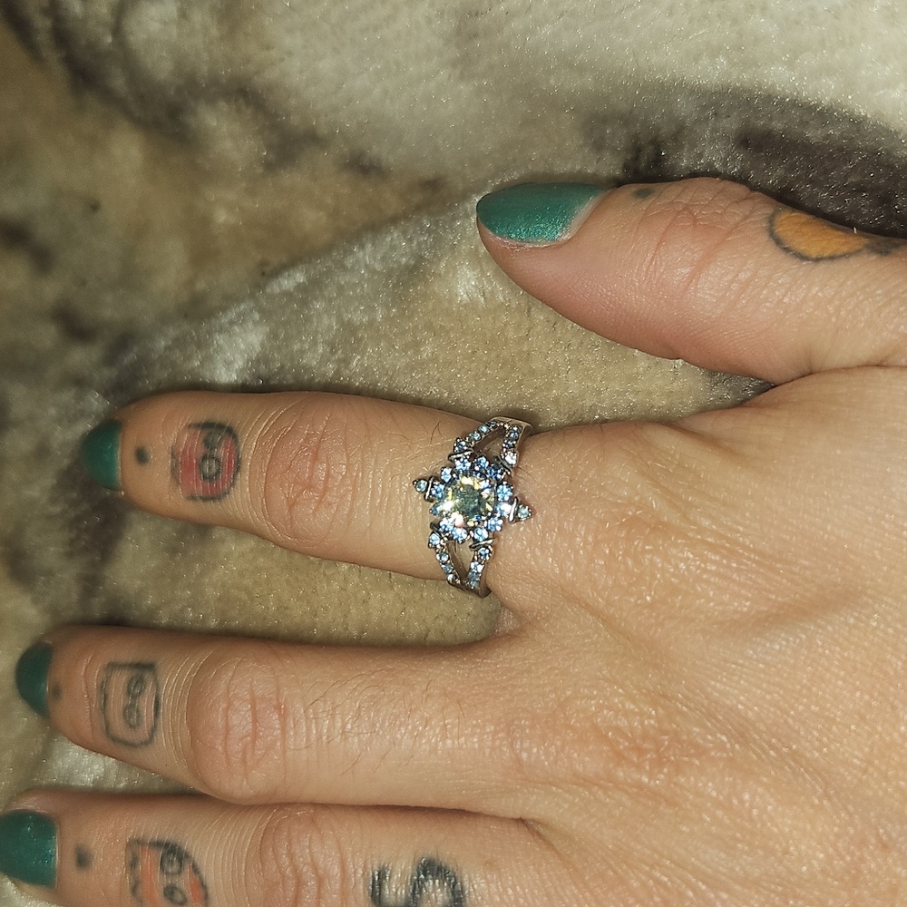 Snowflake gemstone ring